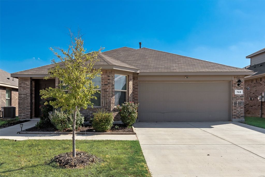 705 Whitecomb Lane, Justin, TX 76247 — exterior