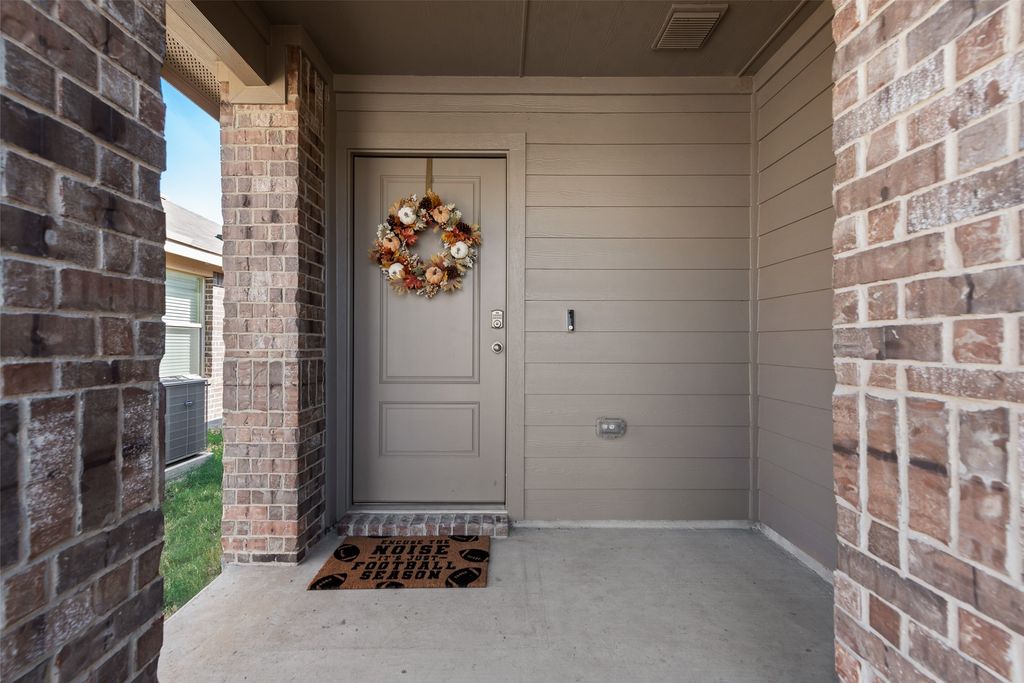 705 Whitecomb Lane, Justin, TX 76247 — photo 3