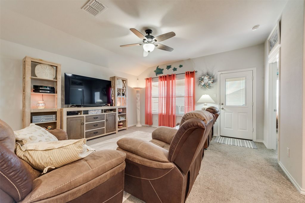 705 Whitecomb Lane, Justin, TX 76247 — photo 5