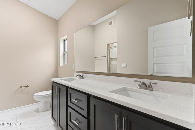 8413 PHIL PL Place, Vinton, TX 79821