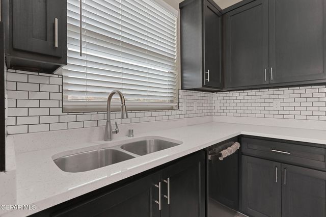 8413 PHIL PL Place, Vinton, TX 79821