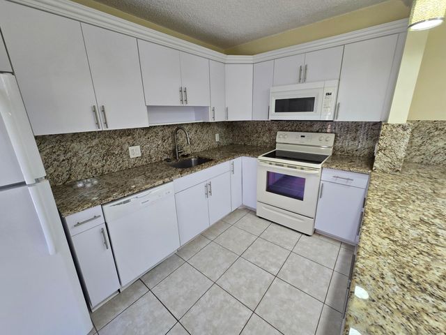 3232 MERIDIAN Way N B, Palm Beach Gardens, FL 33410