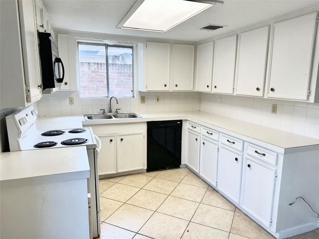 13615 Fernhill Drive, Sugar Land, TX 77498