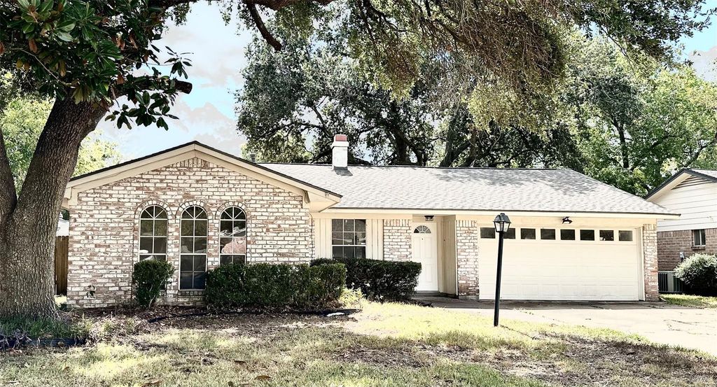 13615 Fernhill Drive, Sugar Land, TX 77498