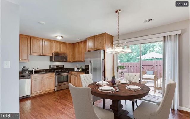 14880 EMBERDALE DR, Woodbridge, VA 22193