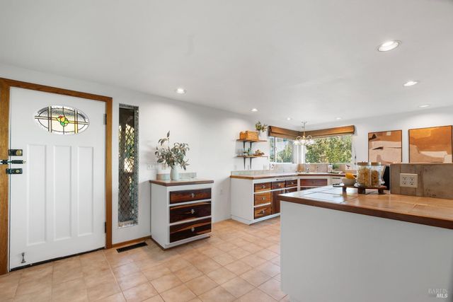 12303 Margie Ln, Glen Ellen, CA 95442