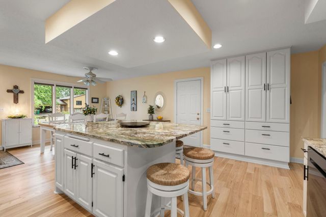 456 Vadnais Road, Vadnais Heights, MN 55127