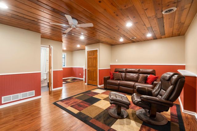 456 Vadnais Road, Vadnais Heights, MN 55127