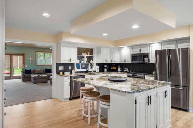 456 Vadnais Road, Vadnais Heights, MN 55127