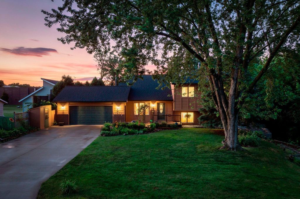 456 Vadnais Road, Vadnais Heights, MN 55127
