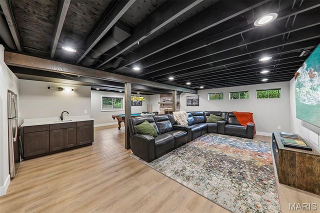 240 Whiting Lane, Chesterfield, MO 63005