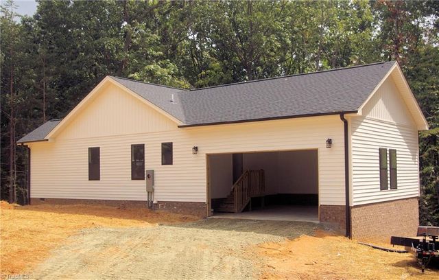 104 Oakwood Trail Road, King, NC 27021