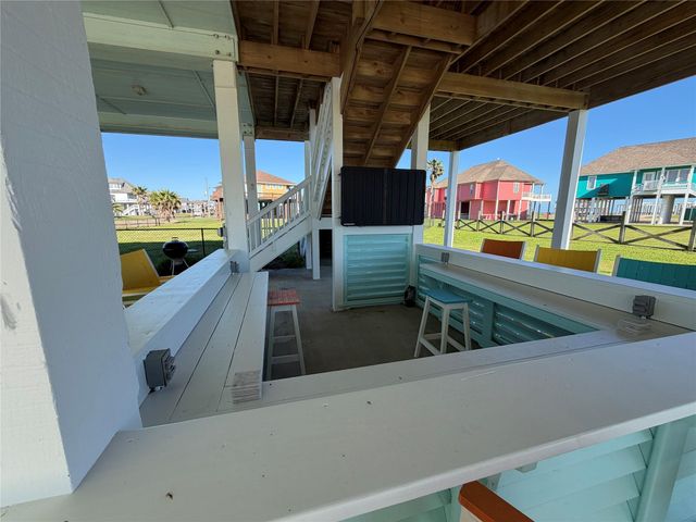 926 Surfside Drive, Crystal Beach, TX 77650