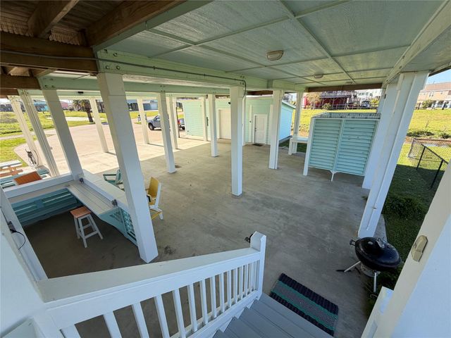 926 Surfside Drive, Crystal Beach, TX 77650