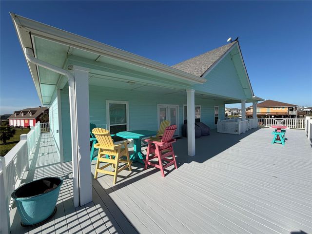 926 Surfside Drive, Crystal Beach, TX 77650