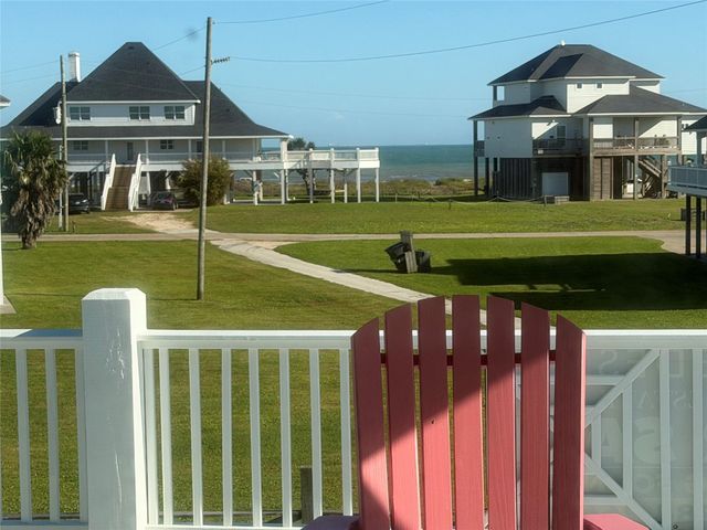 926 Surfside Drive, Crystal Beach, TX 77650