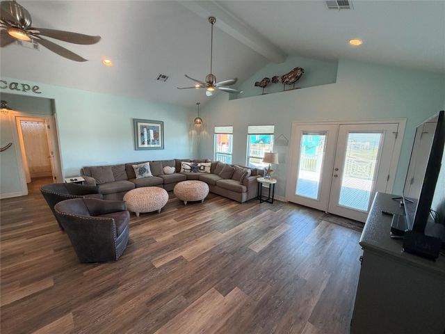 926 Surfside Drive, Crystal Beach, TX 77650