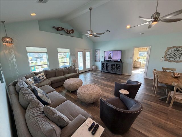 926 Surfside Drive, Crystal Beach, TX 77650