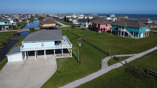 926 Surfside Drive, Crystal Beach, TX 77650