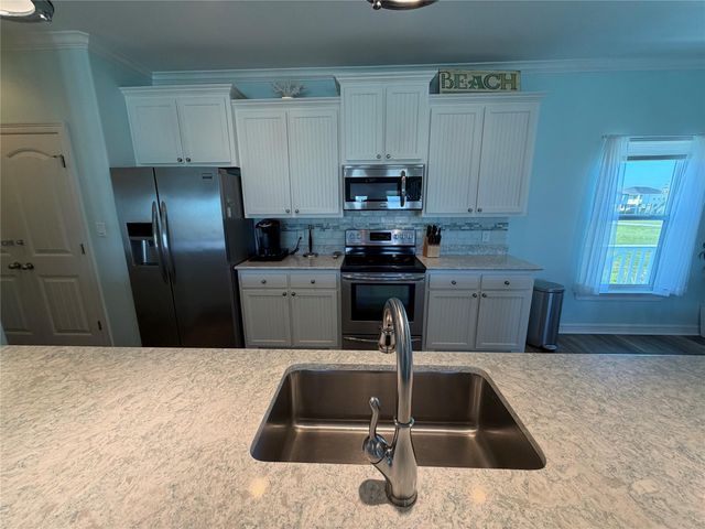 926 Surfside Drive, Crystal Beach, TX 77650