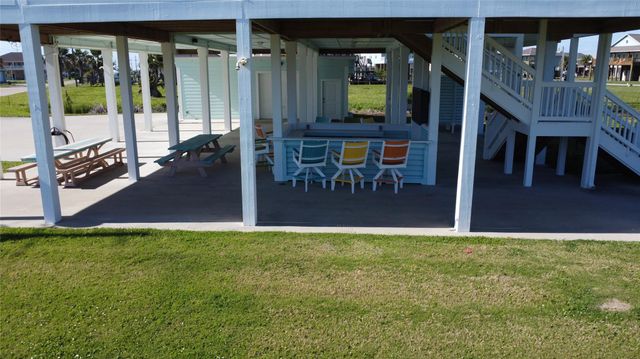 926 Surfside Drive, Crystal Beach, TX 77650