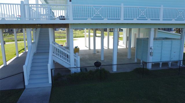 926 Surfside Drive, Crystal Beach, TX 77650