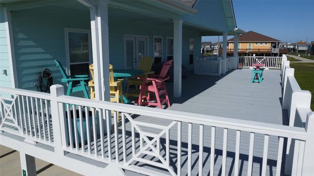 926 Surfside Drive, Crystal Beach, TX 77650