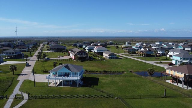 926 Surfside Drive, Crystal Beach, TX 77650