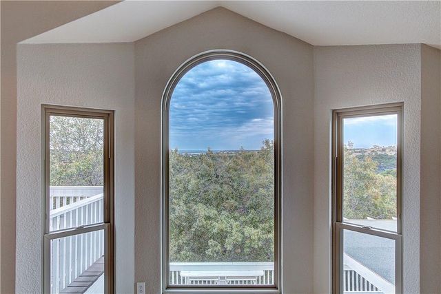 19300 Crosswind CIR, Spicewood, TX 78669