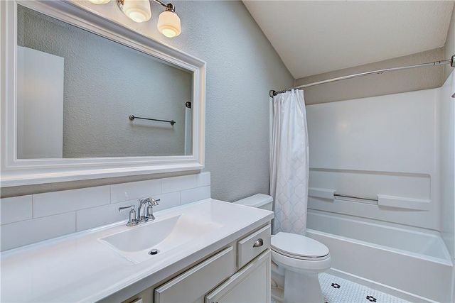 19300 Crosswind CIR, Spicewood, TX 78669