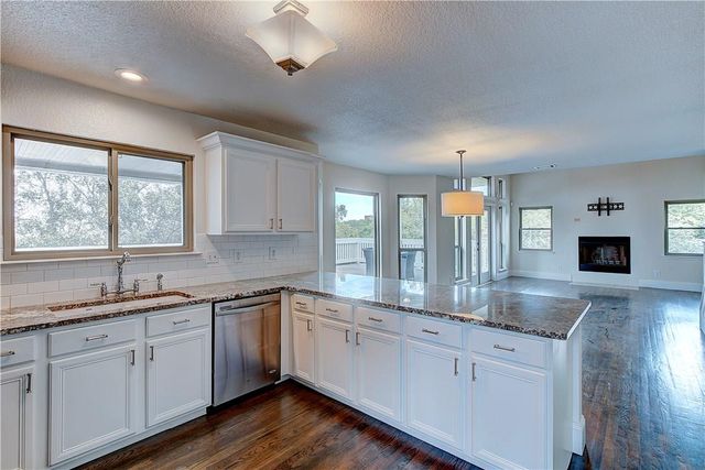 19300 Crosswind CIR, Spicewood, TX 78669
