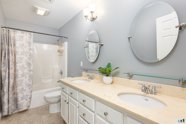 43 Ellsworth Lane, Ellington, CT 06029