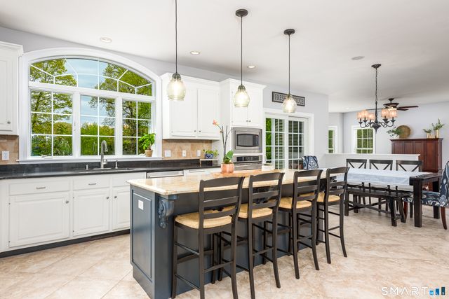 43 Ellsworth Lane, Ellington, CT 06029