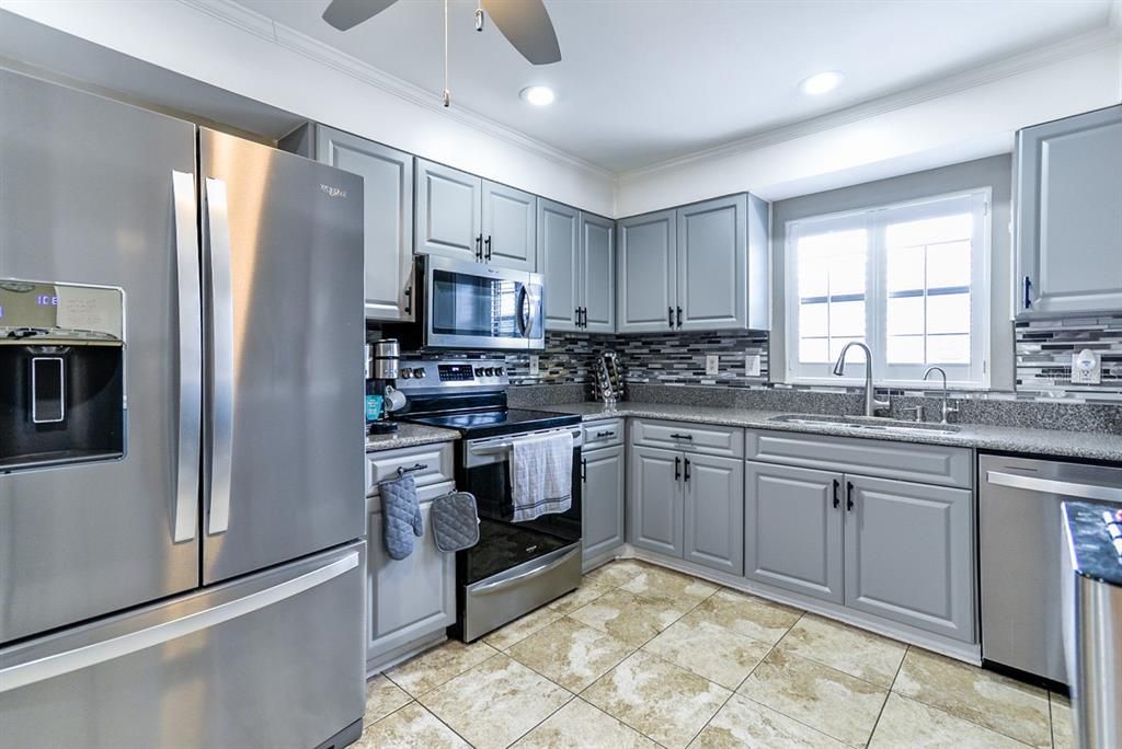 Image 13 of property listing at 2410 LANCASTER DRIVE NA, Sun City Center, FL 33573