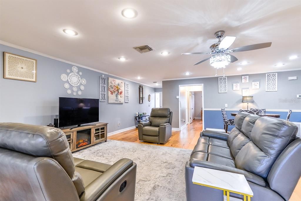 Image 6 of property listing at 2410 LANCASTER DRIVE NA, Sun City Center, FL 33573