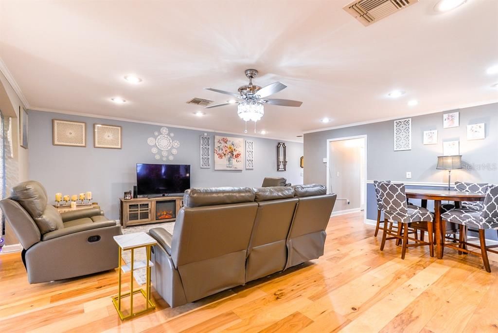 Image 8 of property listing at 2410 LANCASTER DRIVE NA, Sun City Center, FL 33573