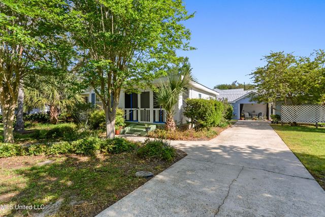 211 Demontluzin Avenue, Bay Saint Louis, MS 39520