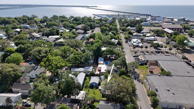 211 Demontluzin Avenue, Bay Saint Louis, MS 39520