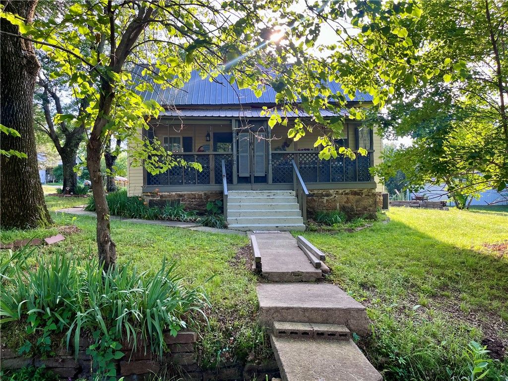 1421 Hendrix Street, Altus, AR 72821
