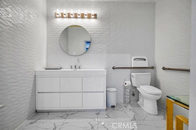 300 E 4th Street, Long Beach, CA 90802