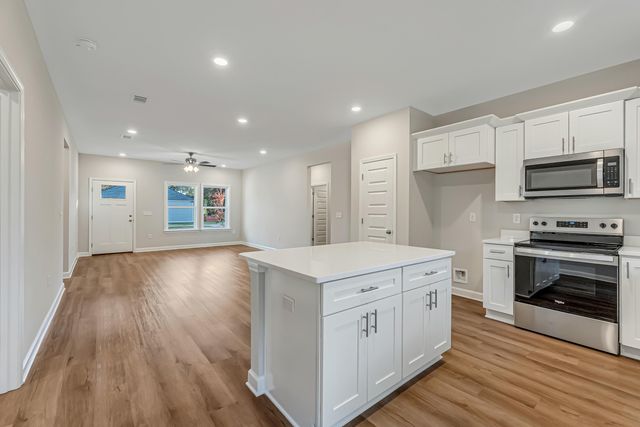 15 Shebbi Lane, Freeport, FL 32439