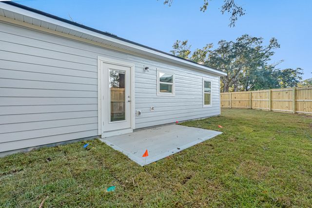 15 Shebbi Lane, Freeport, FL 32439