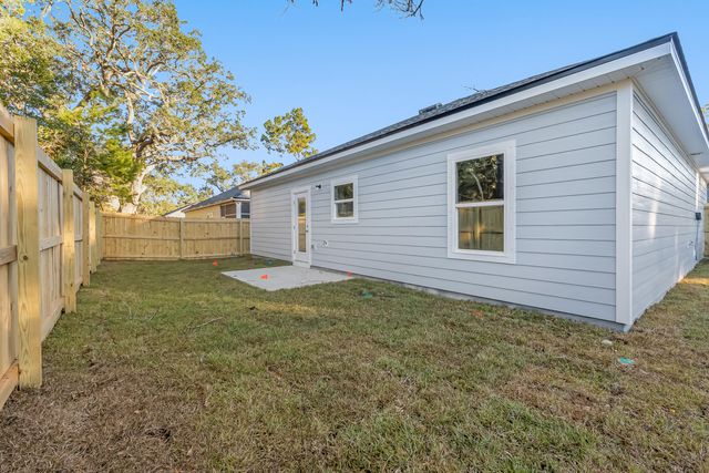 15 Shebbi Lane, Freeport, FL 32439
