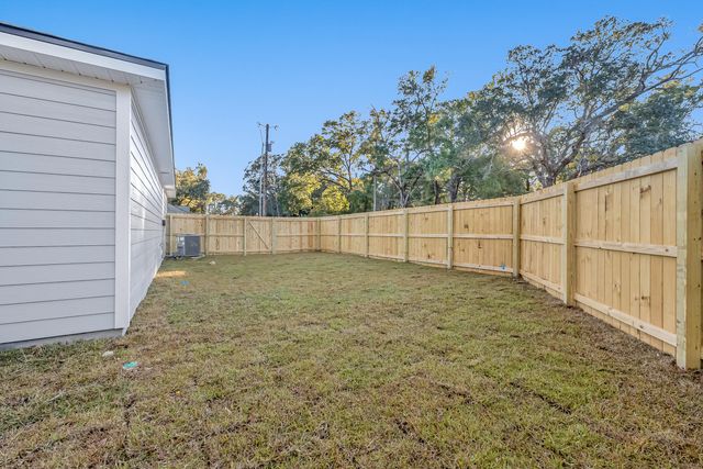 15 Shebbi Lane, Freeport, FL 32439