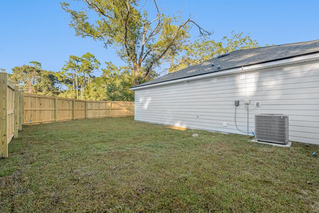 15 Shebbi Lane, Freeport, FL 32439