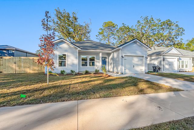 15 Shebbi Lane, Freeport, FL 32439