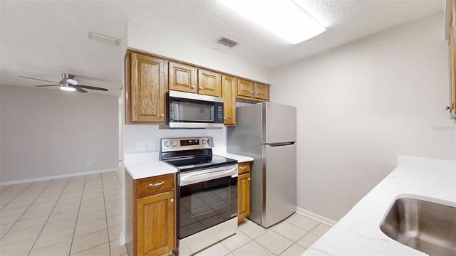 224 W MCCLENDON STREET, Lady Lake, FL 32159