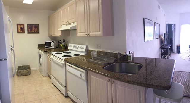 2040 Greenview Shores Boulevard 221, Wellington, FL 33414