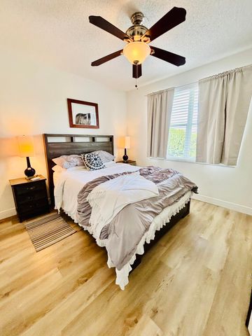2040 Greenview Shores Boulevard 221, Wellington, FL 33414