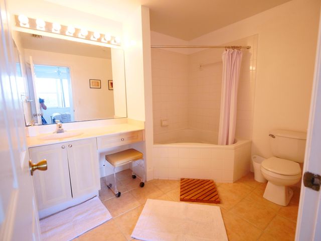 2040 Greenview Shores Boulevard 221, Wellington, FL 33414